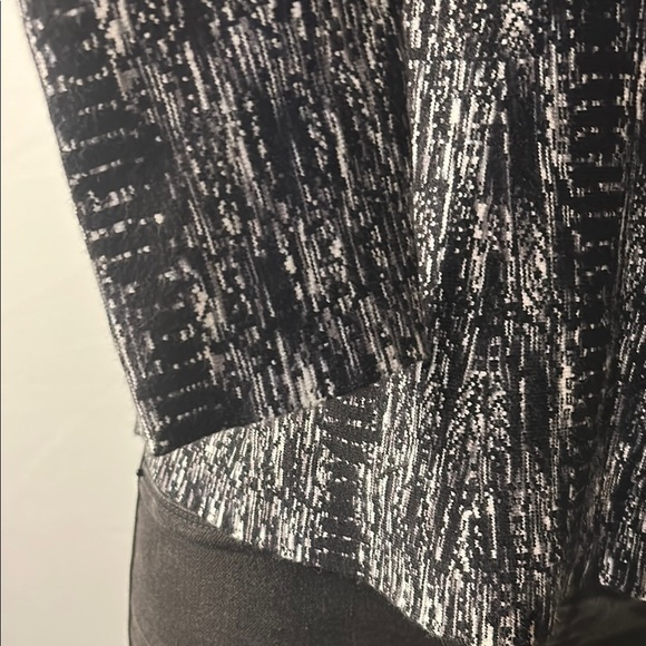 White House Black Market Abstract Striped Top Sweater Long Sleeve Size M. NWT - Picture 5 of 13